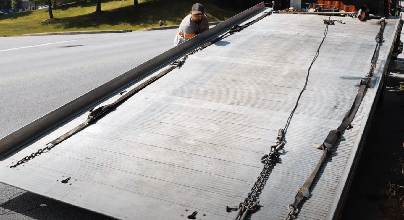 Heavy-duty towing equipment with professional grade chains